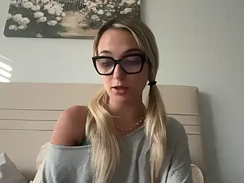 kelseyblu online show from 17, 4, 2026