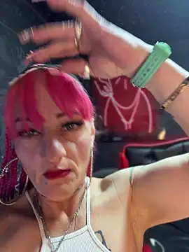 Snapshot of Karolaiin_LS chatting on 4, 2, 2026 Karolaiin LS online show from 4, 2, 2026