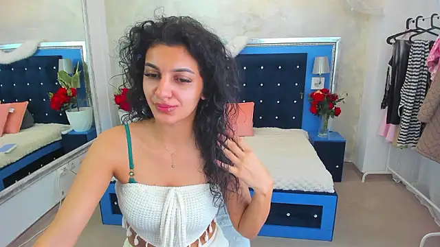 Snapshot of YasmineDelight chatting on 4, 2, 2026 YasmineDelight online show from 4, 2, 2026