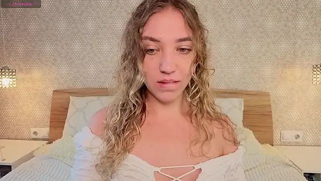Snapshot of alice_charm_ chatting on 4, 7, 2026 alice charm online show from 4, 7, 2026