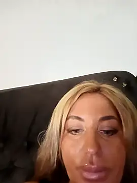 MiaMooly online show from 9, 9, 2025