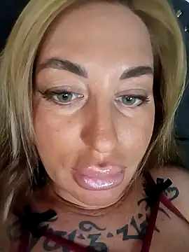 MiaMooly online show from 11, 9, 2025