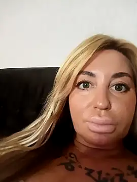 MiaMooly online show from 19, 10, 2025