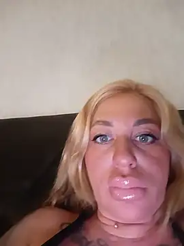 Snapshot of MiaMooly chatting on 19, 6, 2026 MiaMooly online show from 19, 6, 2026