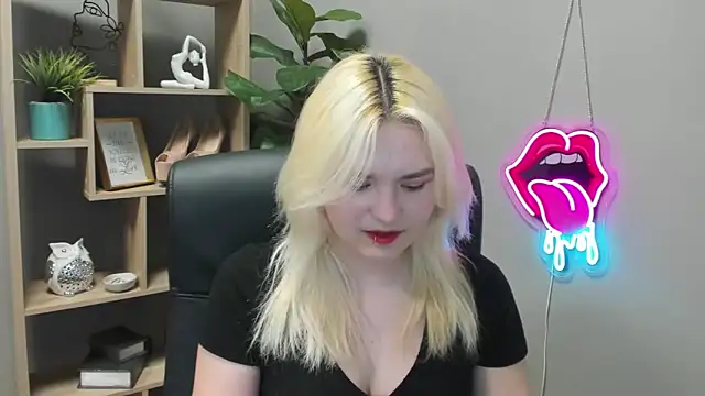 Snapshot of SweetLilyxo chatting on 20, 4, 2026 SweetLilyxo online show from 20, 4, 2026