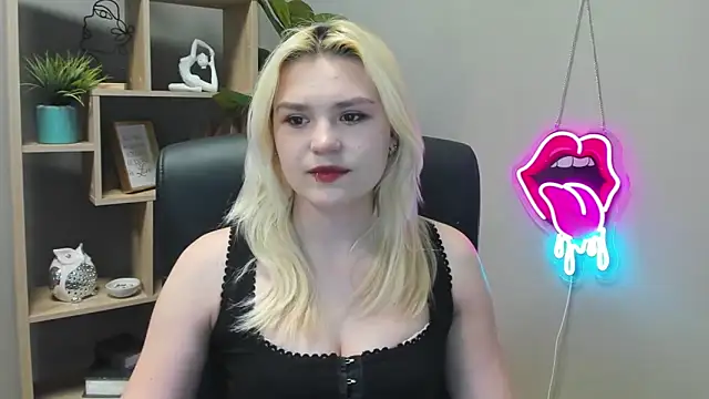 Snapshot of SweetLilyxo chatting on 22, 4, 2026 SweetLilyxo online show from 22, 4, 2026