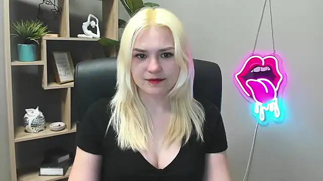 Snapshot of SweetLilyxo chatting on 27, 4, 2026 SweetLilyxo online show from 27, 4, 2026