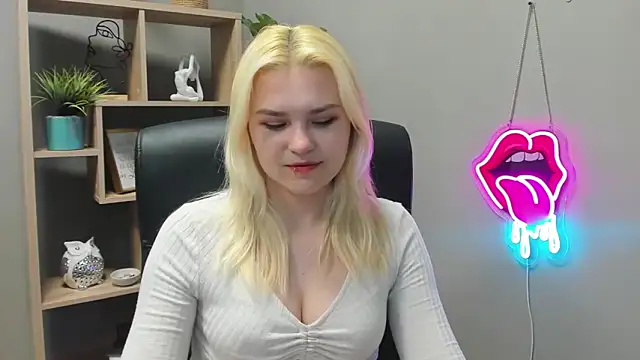 Snapshot of SweetLilyxo chatting on 6, 5, 2026 SweetLilyxo online show from 6, 5, 2026