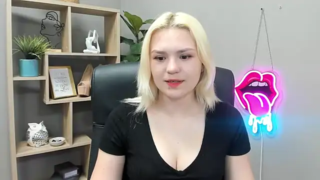 Snapshot of SweetLilyxo chatting on 21, 5, 2026 SweetLilyxo online show from 21, 5, 2026