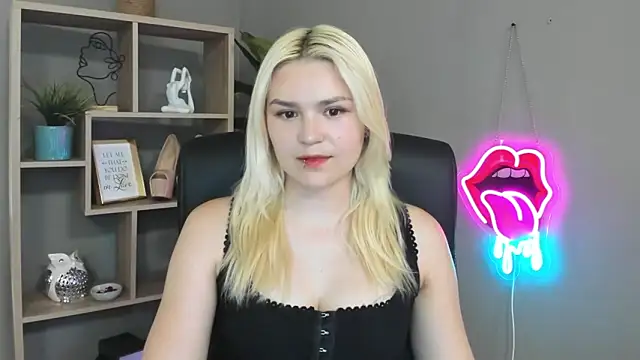 Snapshot of SweetLilyxo chatting on 24, 5, 2026 SweetLilyxo online show from 24, 5, 2026