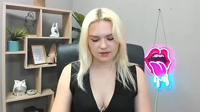 Snapshot of SweetLilyxo chatting on 26, 5, 2026 SweetLilyxo online show from 26, 5, 2026