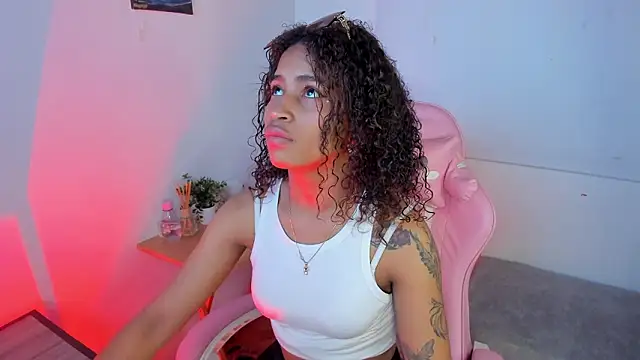 Snapshot of MoonRose__ chatting on 2, 3, 2026 MoonRose online show from 2, 3, 2026