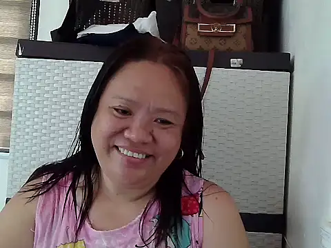 Snapshot of yummychubby29 chatting on 14, 5, 2026 yummychubby29 online show from 14, 5, 2026