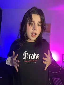 Daniellesins1 online show from 10, 4, 2026