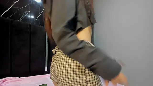 LunaSmithly online show from 12, 2, 2026