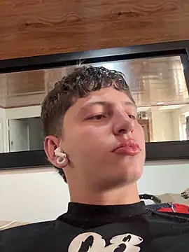 Snapshot of ARON_LUXX chatting on 3, 3, 2026 ARON LUXX online show from 3, 3, 2026