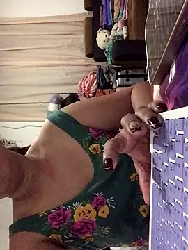 Snapshot of lady_candy85 chatting on 5, 2, 2026 lady candy85 online show from 5, 2, 2026