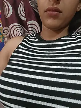 Snapshot of komalsharma99 chatting on 17, 5, 2026 komalsharma99 online show from 17, 5, 2026