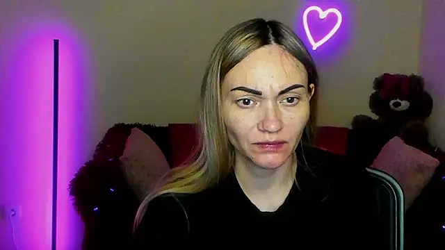 Snapshot of BlondMikey22 chatting on 18, 4, 2026 BlondMikey22 online show from 18, 4, 2026