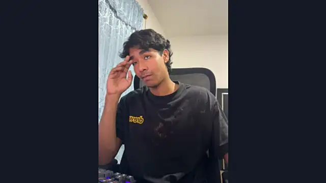 Pedestal diamant online show from 11, 2, 2026