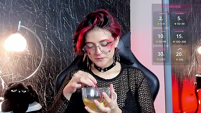 Snapshot of YuuMiko chatting on 6, 4, 2026 YuuMiko online show from 6, 4, 2026