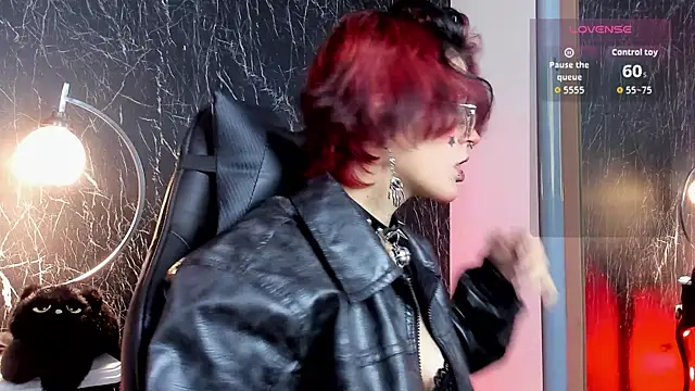 Snapshot of YuuMiko chatting on 7, 4, 2026 YuuMiko online show from 7, 4, 2026