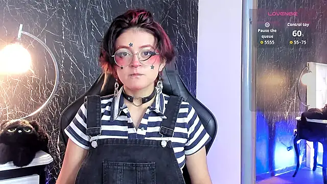 Snapshot of YuuMiko chatting on 8, 4, 2026 YuuMiko online show from 8, 4, 2026