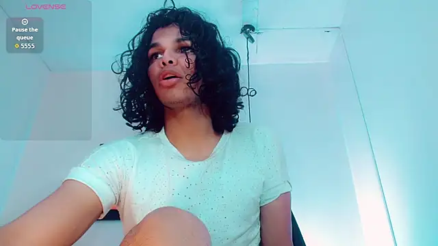 Snapshot of Zonce_shimer chatting on 24, 2, 2026 Zonce shimer online show from 24, 2, 2026