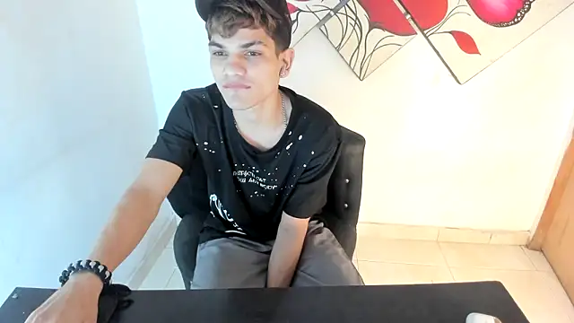 Jesshot bigcock20cm online show from 19, 5, 2026