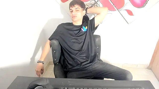 Jesshot bigcock20cm online show from 30, 5, 2026