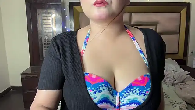 Snapshot of Hersheykaur chatting on 9, 6, 2026 Hersheykaur online show from 9, 6, 2026