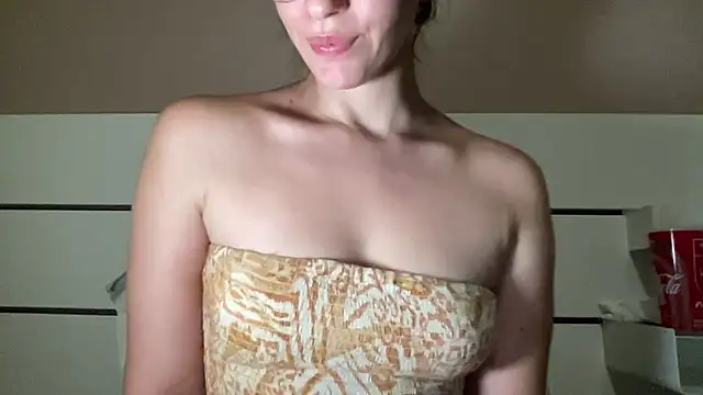 Snapshot of petiteetoile chatting on 6, 7, 2026 petiteetoile online show from 6, 7, 2026