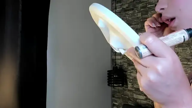 ASHLEY COLLINS1 online show from 8, 4, 2026