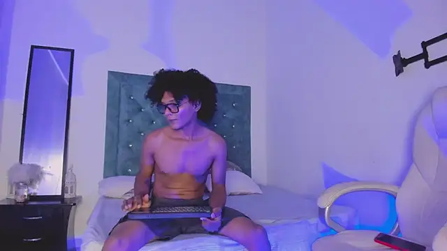 LatinoDark online show from 3, 3, 2026