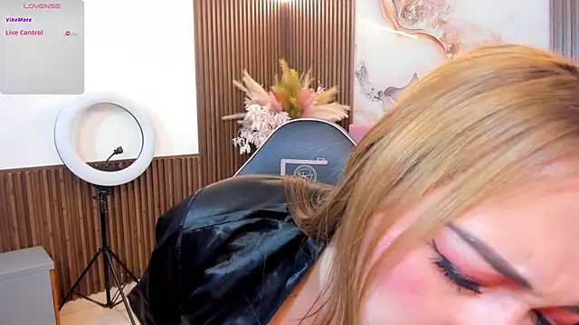 Snapshot of LUNAKITTY_TAY chatting on 8, 7, 2026 LUNAKITTY TAY online show from 8, 7, 2026