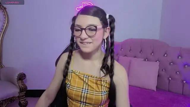 MAHYRA TAY online show from 13, 4, 2026