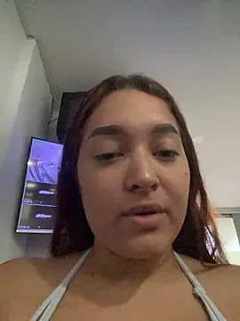 Snapshot of Emily_Harpeer chatting on 4, 3, 2026 Emily Harpeer online show from 4, 3, 2026