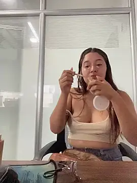 Snapshot of Emily_Harpeer chatting on 2, 4, 2026 Emily Harpeer online show from 2, 4, 2026