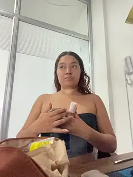 Snapshot of Emily_Harpeer chatting on 3, 4, 2026 Emily Harpeer online show from 3, 4, 2026