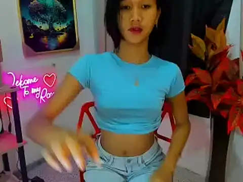 Snapshot of littlemikay chatting on 18, 2, 2026 littlemikay online show from 18, 2, 2026