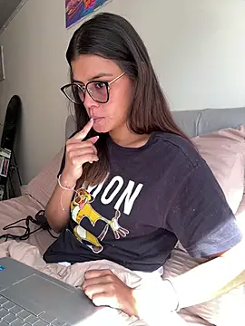 RachelWeisz  online show from 24, 7, 2026
