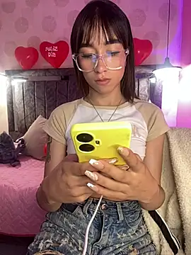 Snapshot of alahia_pink chatting on 18, 2, 2026 alahia pink online show from 18, 2, 2026