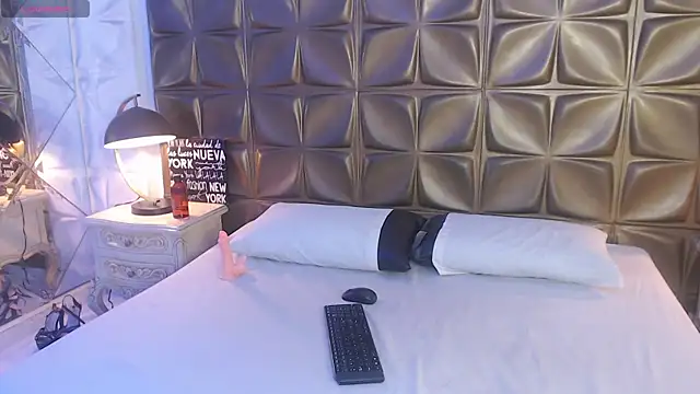 LunaJohns online show from 5, 3, 2026