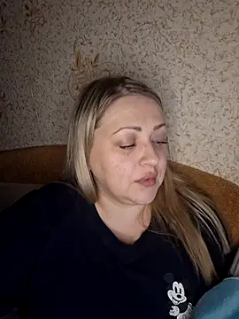 Snapshot of Luna-Secret chatting on 8, 2, 2026 Luna-Secret online show from 8, 2, 2026