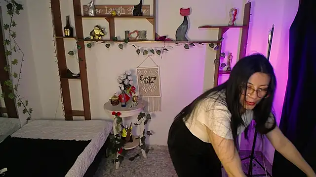 QueenRose94 online show from 13, 4, 2026