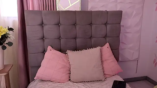 EmmaClark   online show from 9, 2, 2026