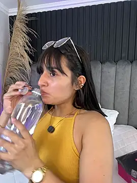 Nanda vixen  online show from 13, 2, 2026