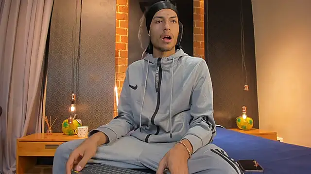 Snapshot of ItsZairen chatting on 9, 2, 2026 ItsZairen online show from 9, 2, 2026