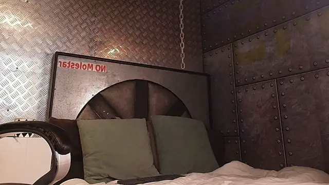 Snapshot of ItsZairen chatting on 12, 2, 2026 ItsZairen online show from 12, 2, 2026