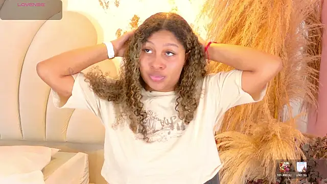 Snapshot of sabrina_lafaux_cr chatting on 2, 3, 2026 sabrina lafaux cr online show from 2, 3, 2026